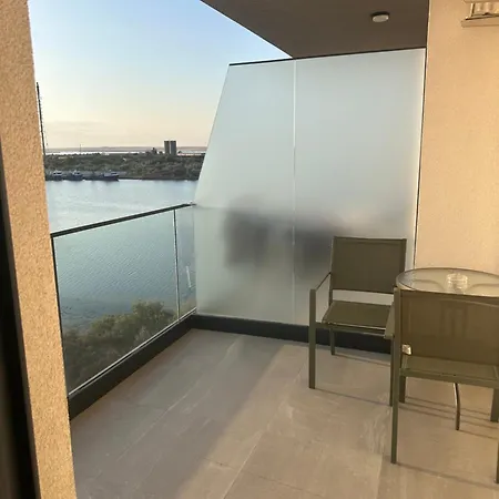 Marina View Mamaia Nord Апартаменти *